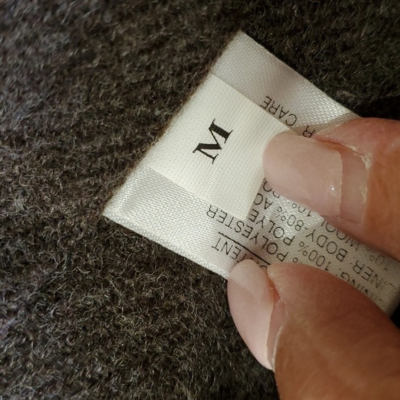 Trench coat with zip out lining  BY Gllery size med. Black/tan. Big pock… - Picture 12 of 14